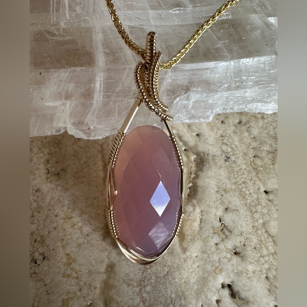 14k Gold Filled Mauve Chalcedony Necklace 18” chain